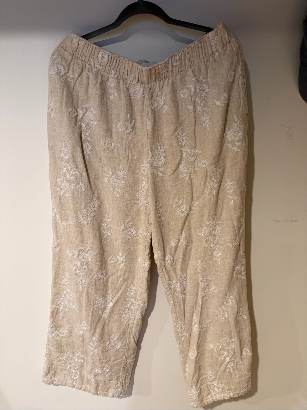 Abercrombie & Fitch Beige Embroidered Crop Pants